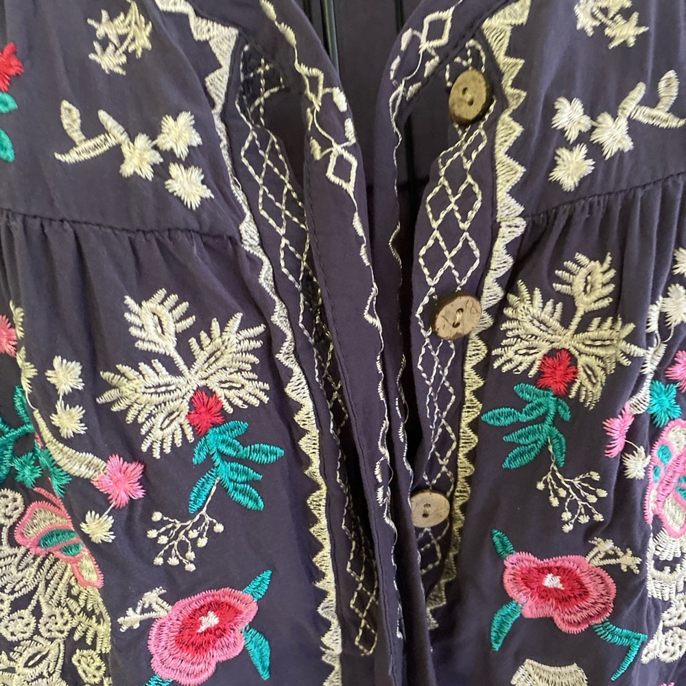 Beautiful Blouse - Picture 7 of 12